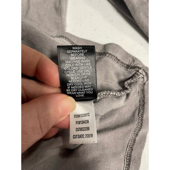 Torrid Super Soft Grey Crochet Sharkbite Hem Top Size 1X - Picture 6 of 6